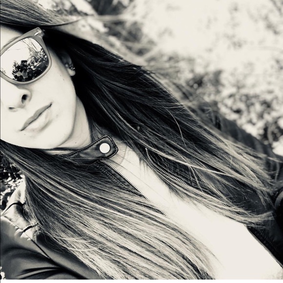 Meet your Posher, Shay! - Picture 4 of 8